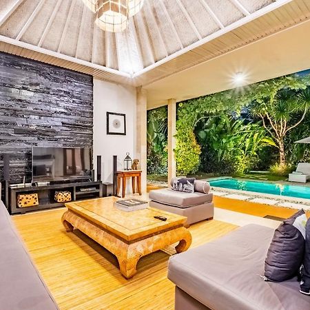 Central Seminyak Villa Martini Exterior photo