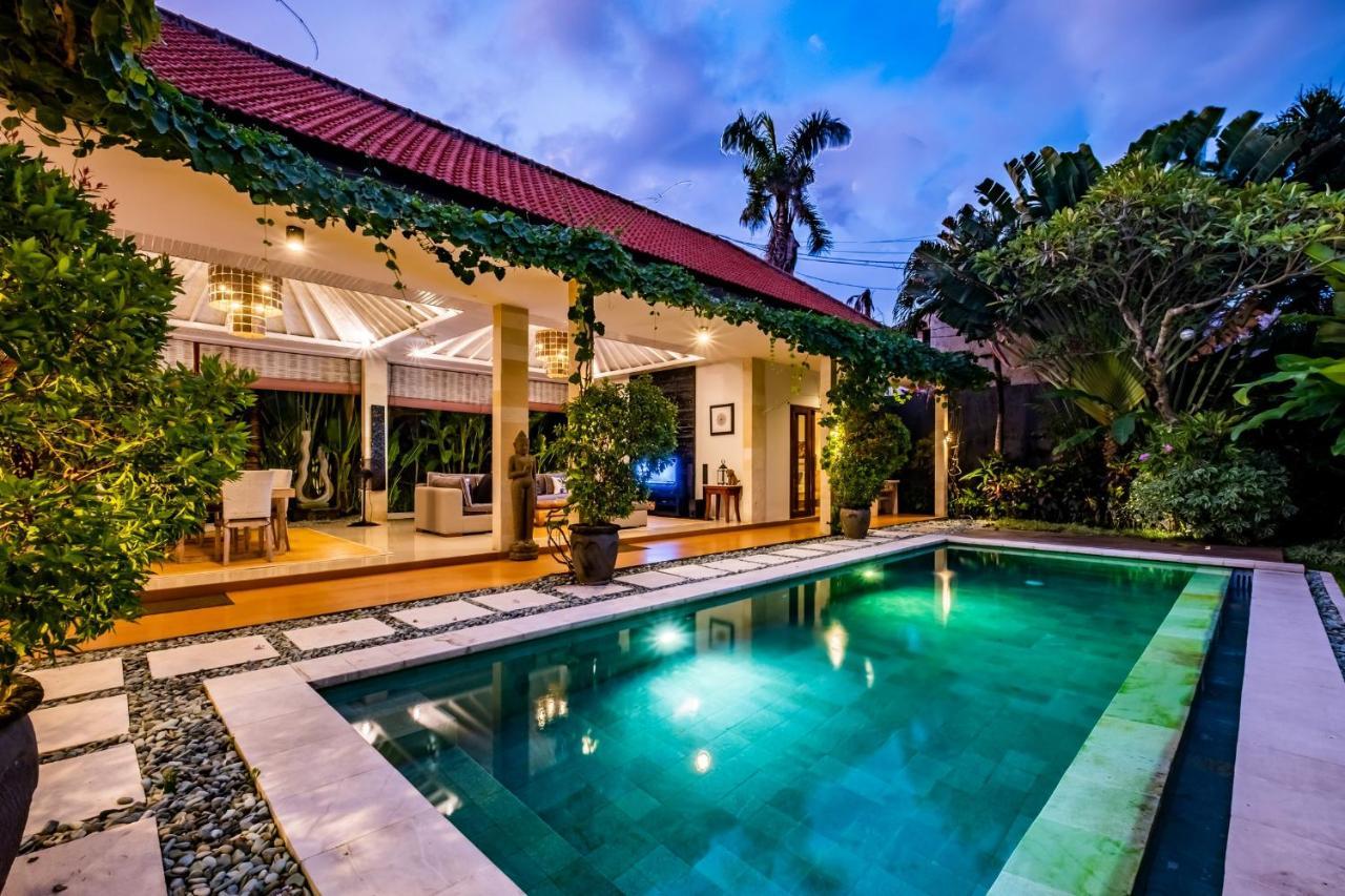 Central Seminyak Villa Martini Exterior photo